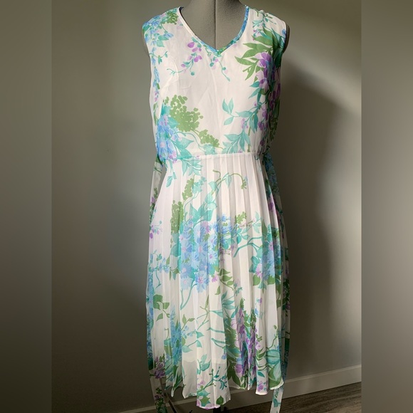 1970’s white printed sleeveless dress - Picture 7 of 7